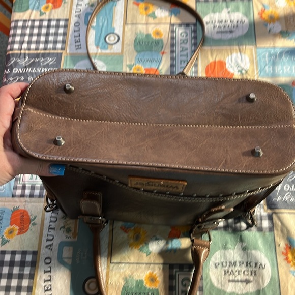 Wrangler Buckle Classic Barrel Satchel - Picture 5 of 10